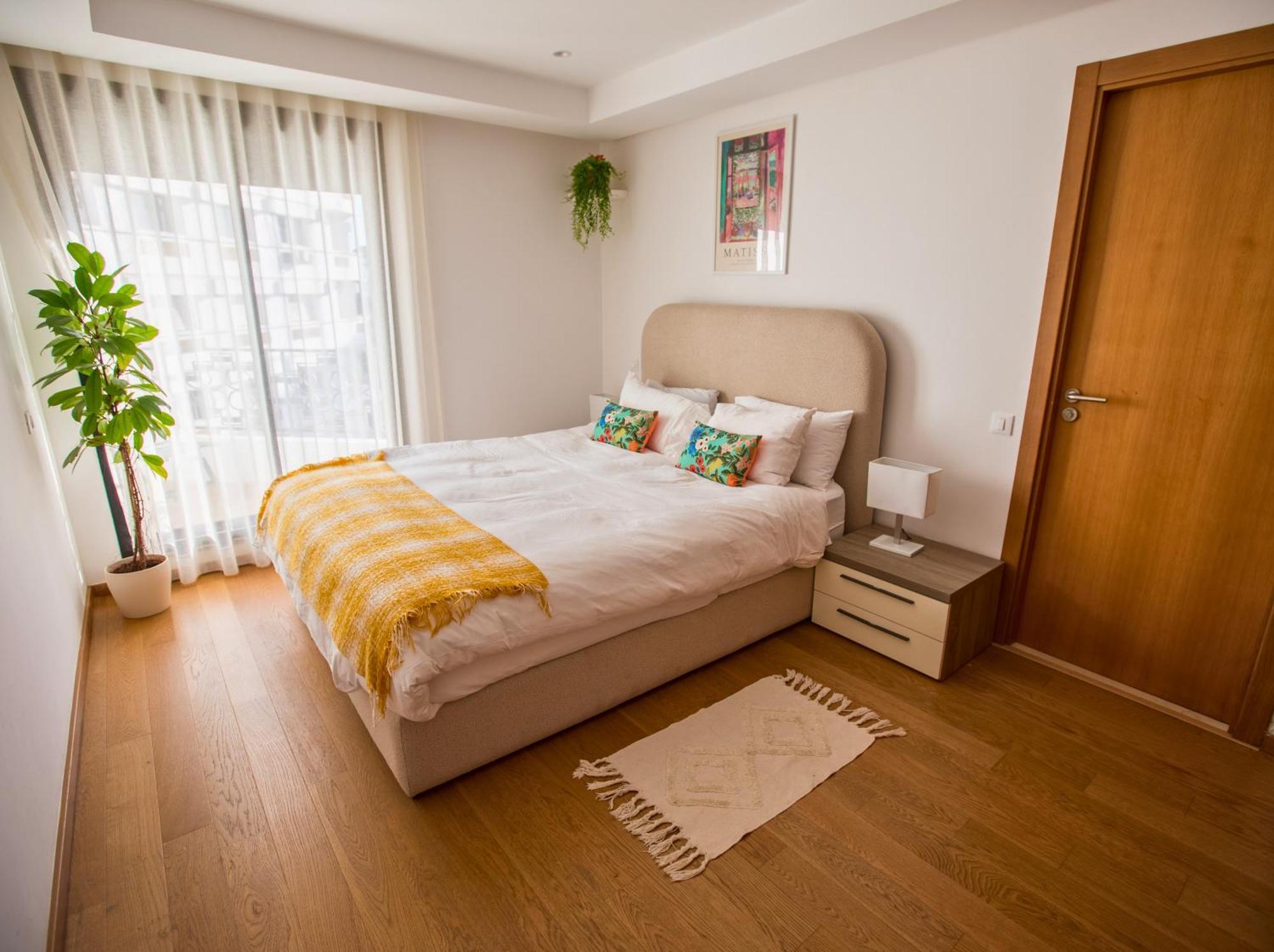 Standing 2-bedroom In Gauthier Apartment